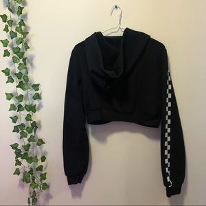 checkered arm black crop hoodie